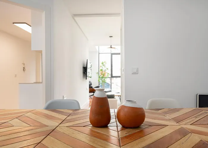 Helloasturias Oviedo, Un Espacio Luminoso Y Moderno En El Corazon De La Ciudad